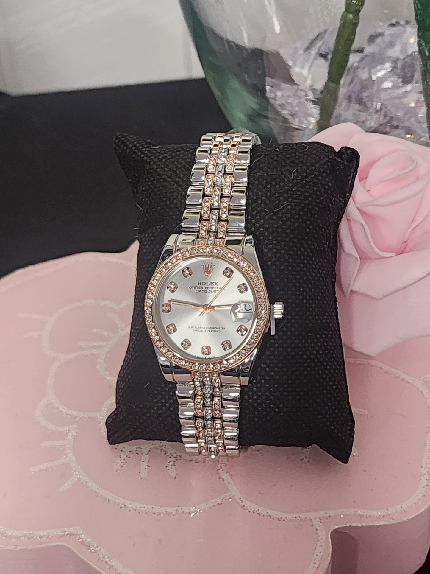 Fashion Silver or Gold Watches (ALL ARE IN SALE THRU DECEMBER)