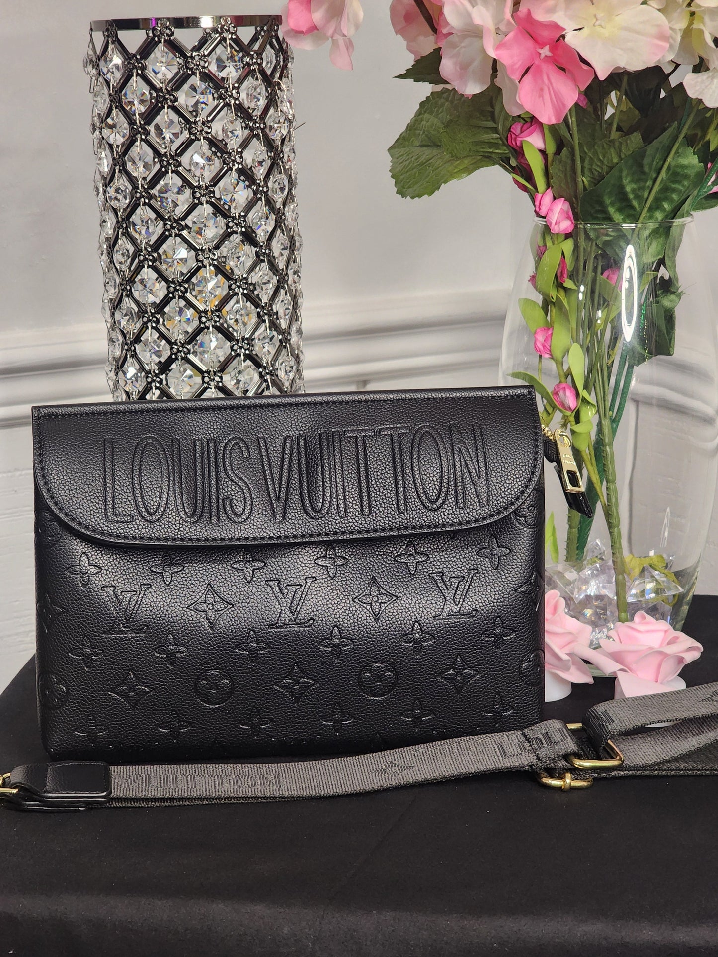 Fashion Handbags )ON SALE thru August)