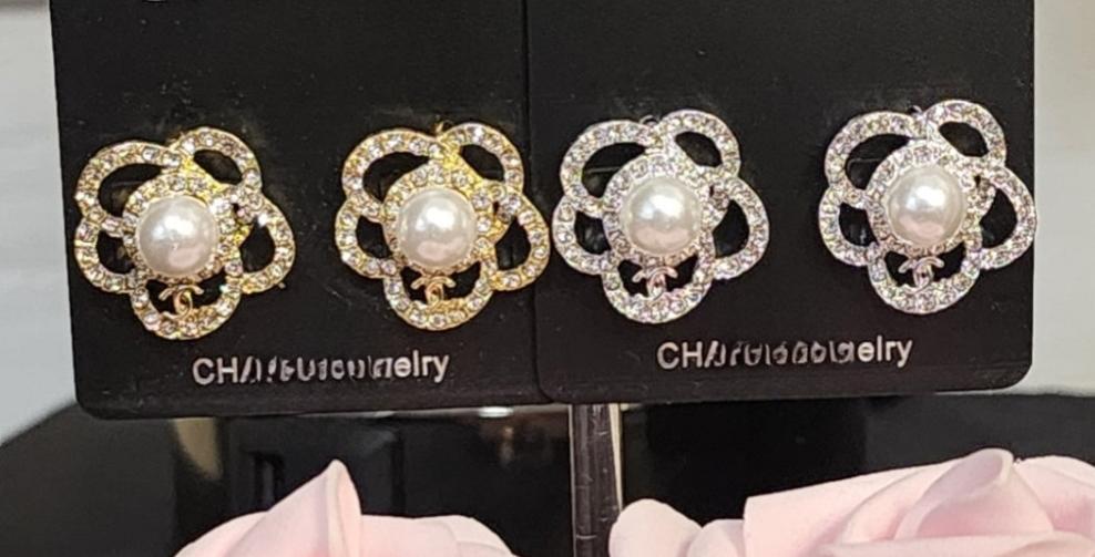 Fashion Flower Post Back Earrings
