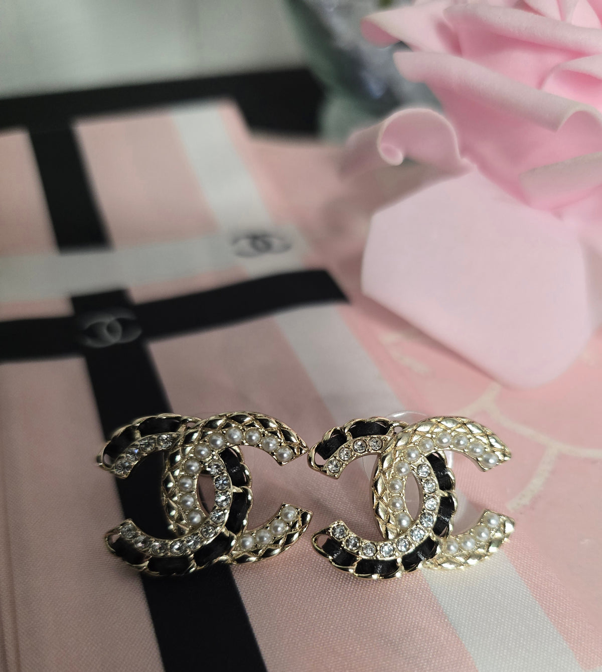NEW Gold 1/2inch Classy Earrings