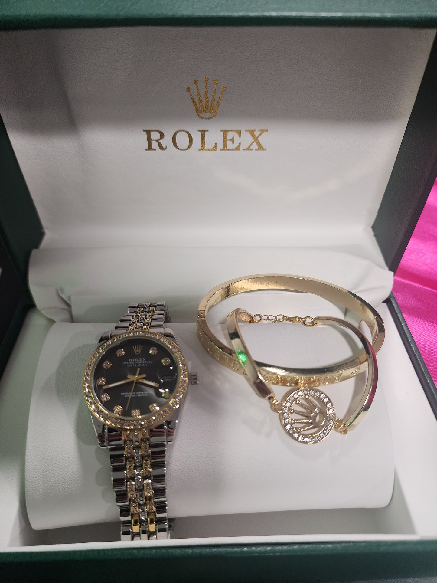 Fashion Silver or Gold Watches (ALL ARE IN SALE THRU DECEMBER)