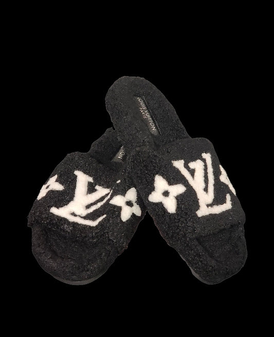 Black and White Fashion Fuzzy Slippers
