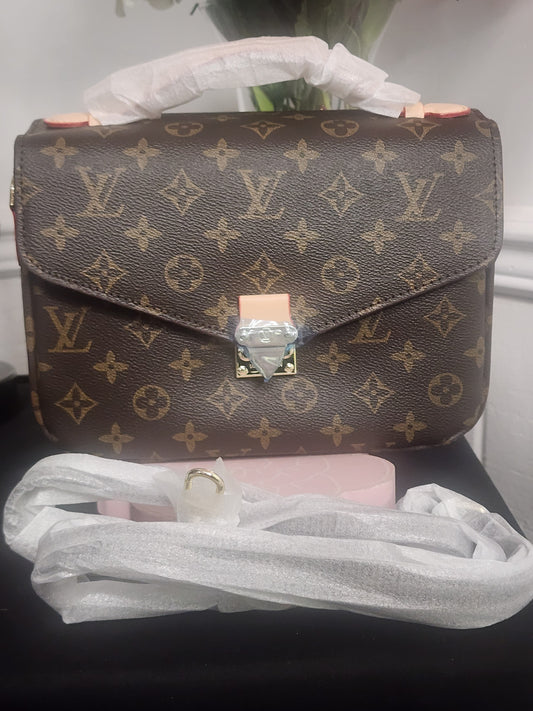 FASHION HANDBAGS (CLEARANCE SALE)
